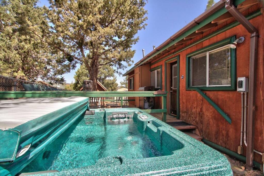 فيلا Los Osos Cozy Cabin With Private Spa And Bbq بيغ بير لاكي، سان بيرناردينو، كاليفورنيا المظهر الخارجي الصورة
